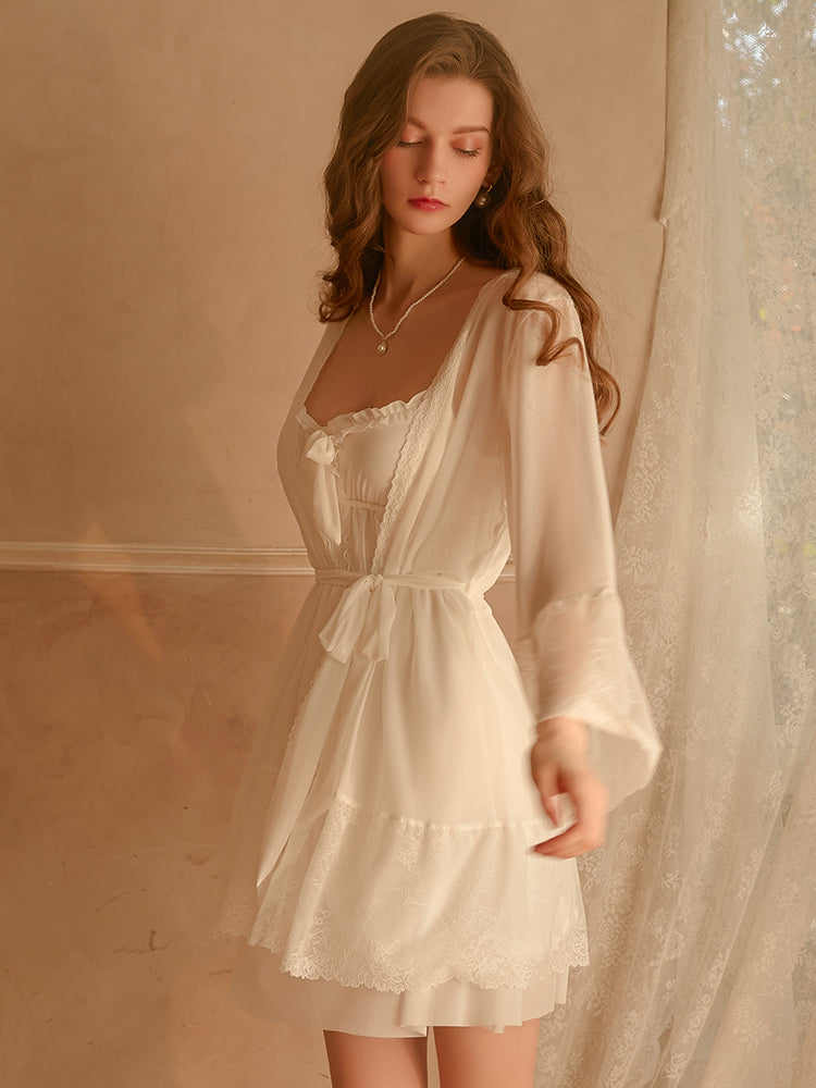 Robe nuisette romantique bordée de dentelle