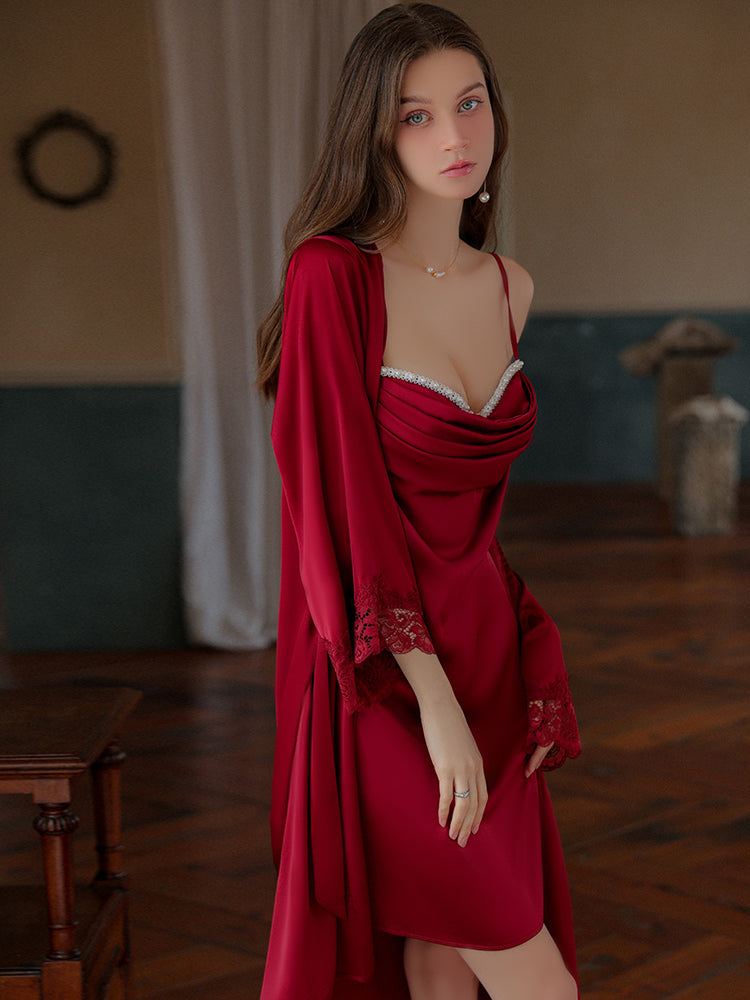 Robe nuisette en satin à silhouette ornée de perles