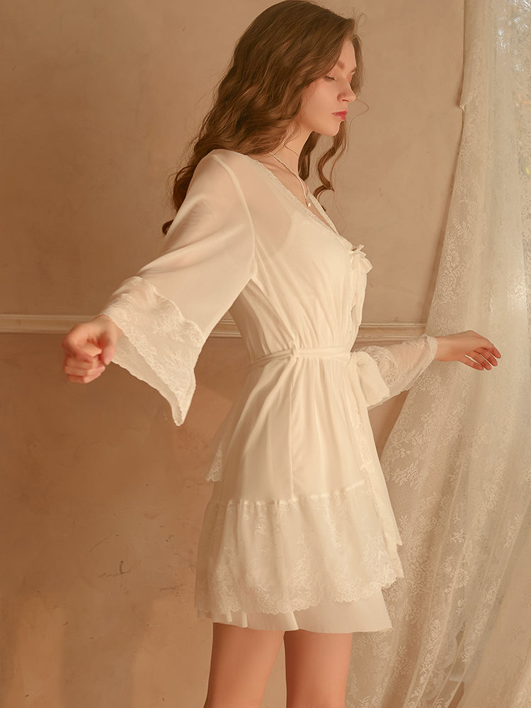 Robe nuisette romantique bordée de dentelle