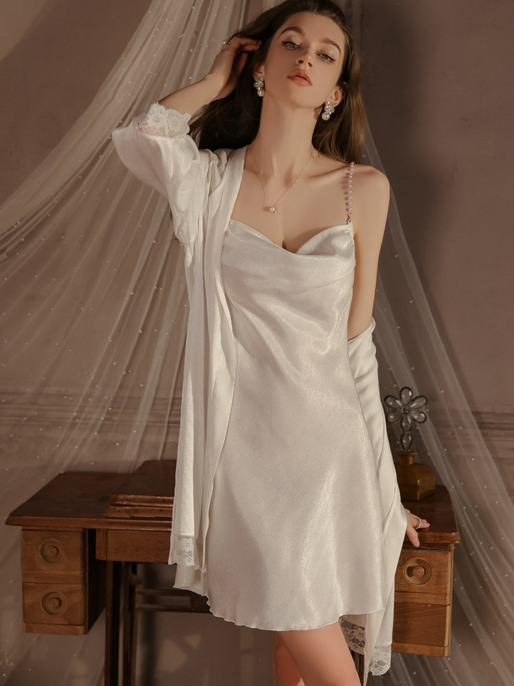 Robe nuisette en satin à bretelles et perles