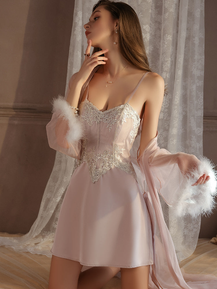 Robe nuisette en dentelle Silken Elegance