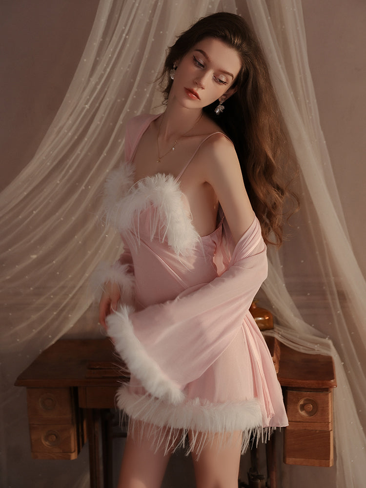 Robe nuisette à bordures en plumes Swan Elegance