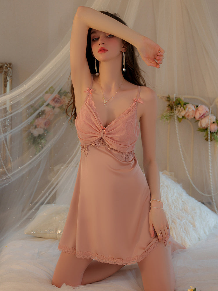 Robe nuisette en satin avec accents de dentelle Radiance