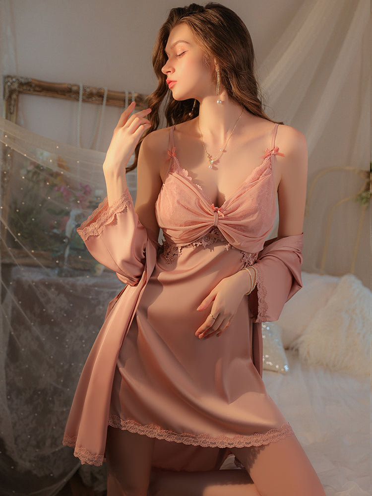 Robe nuisette en satin avec accents de dentelle Radiance