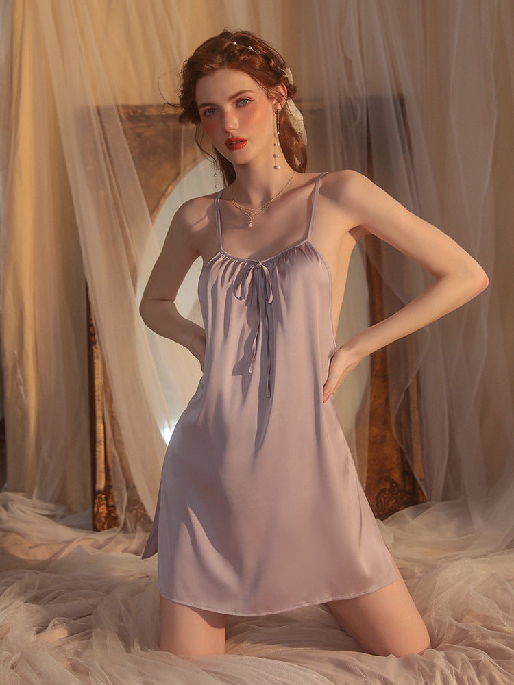 Robe nuisette élégante en satin à col licou