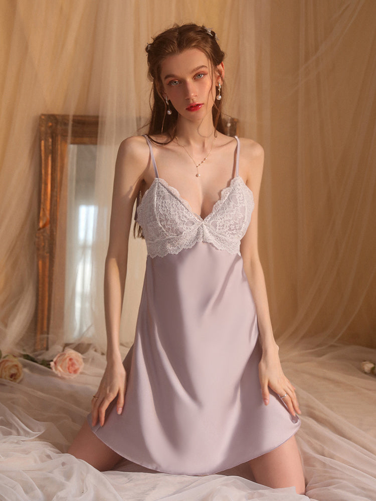 Chemise en satin classique et élégante avec nuisette mi-longue bordée de dentelle