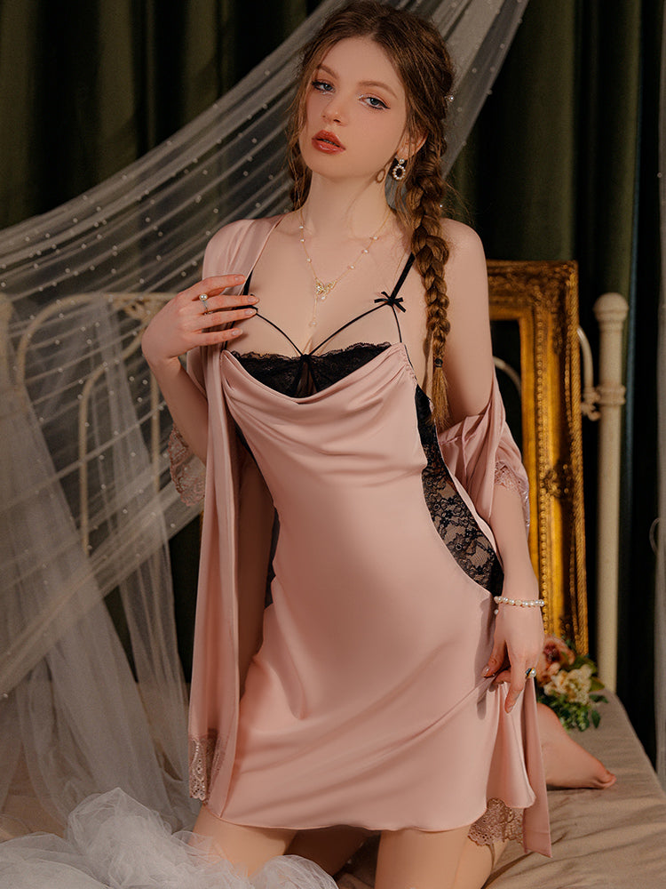 Robe nuisette élégante en satin et dentelle contrastée