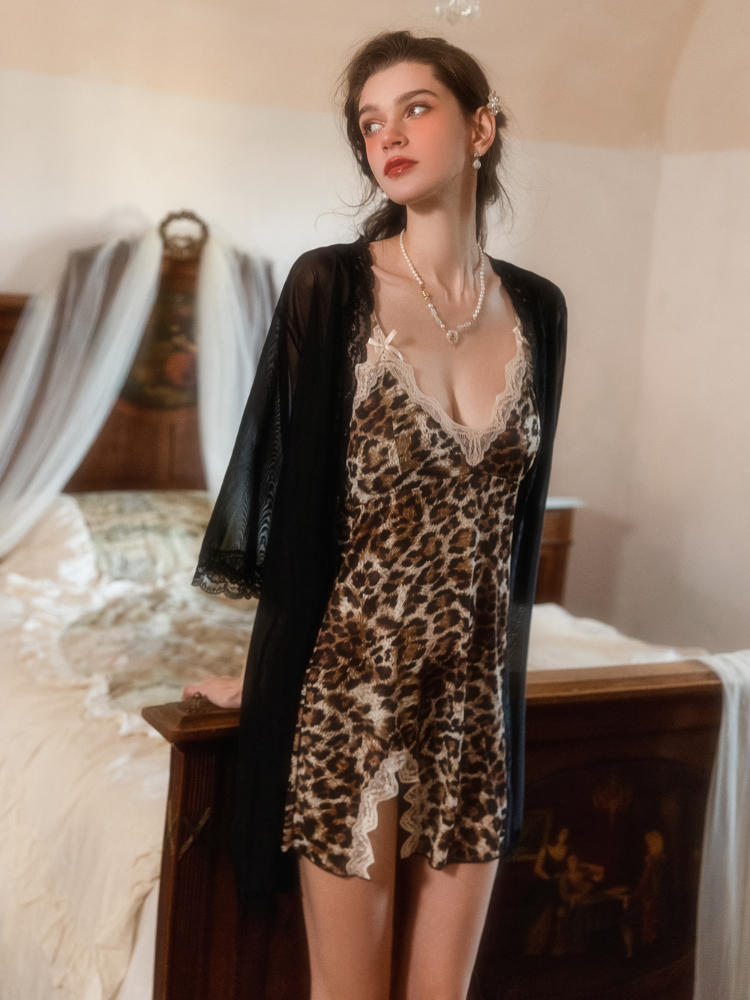 Unterkleid aus Spitze mit wildem Leopardenmuster