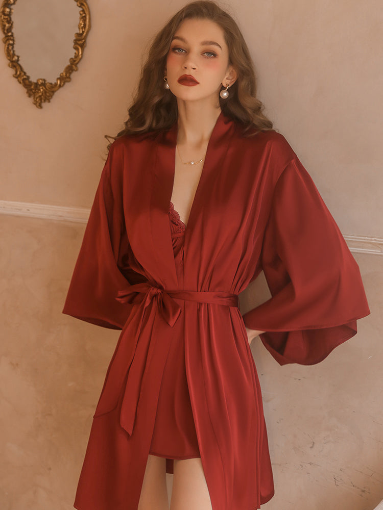 Robe nuisette élégante en satin avec bordure en dentelle