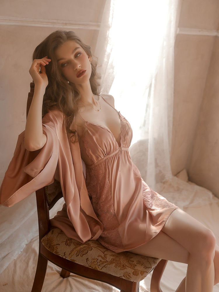 Robe nuisette élégante en satin avec bordure en dentelle