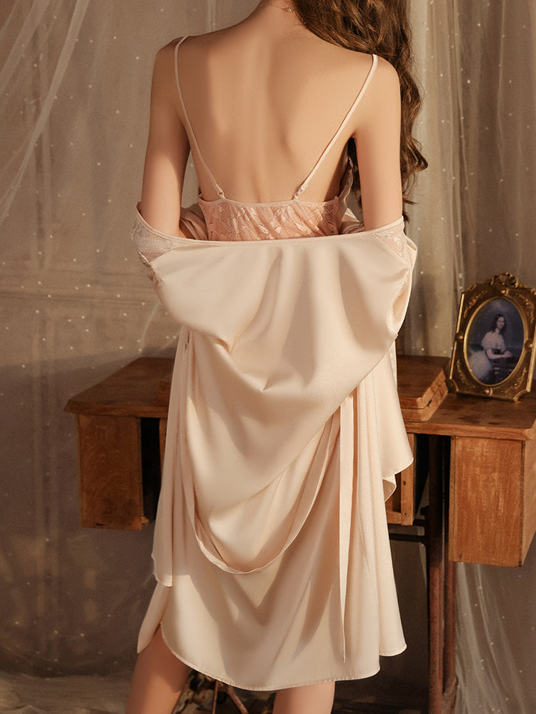 Robe nuisette en satin à éclat éthéré