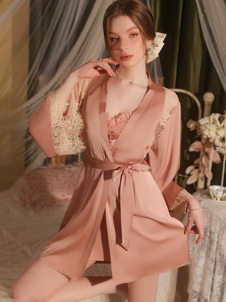 Robe nuisette en satin au charme éthéré