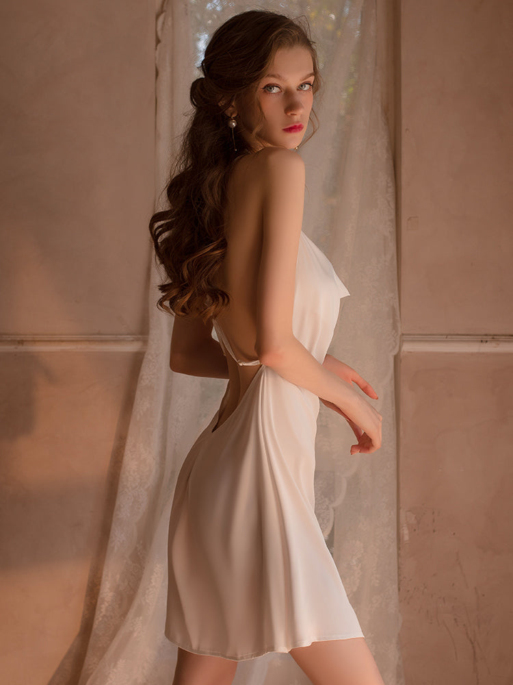 Robe nuisette mi-longue en satin soyeux et élégant