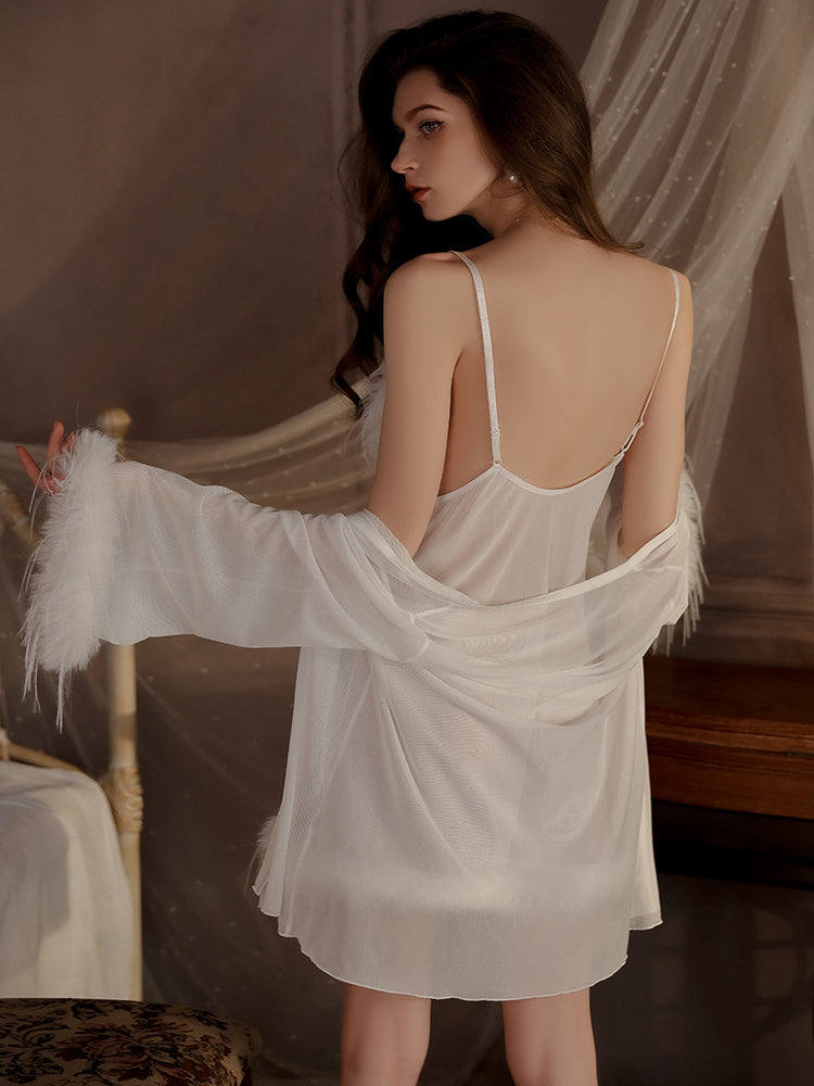 Robe nuisette à bordures en plumes Swan Elegance