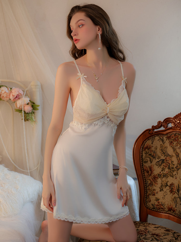 Robe nuisette en satin avec accents de dentelle Radiance