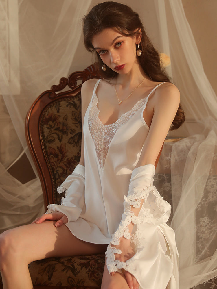 Robe nuisette chic en satin avec détails en dentelle