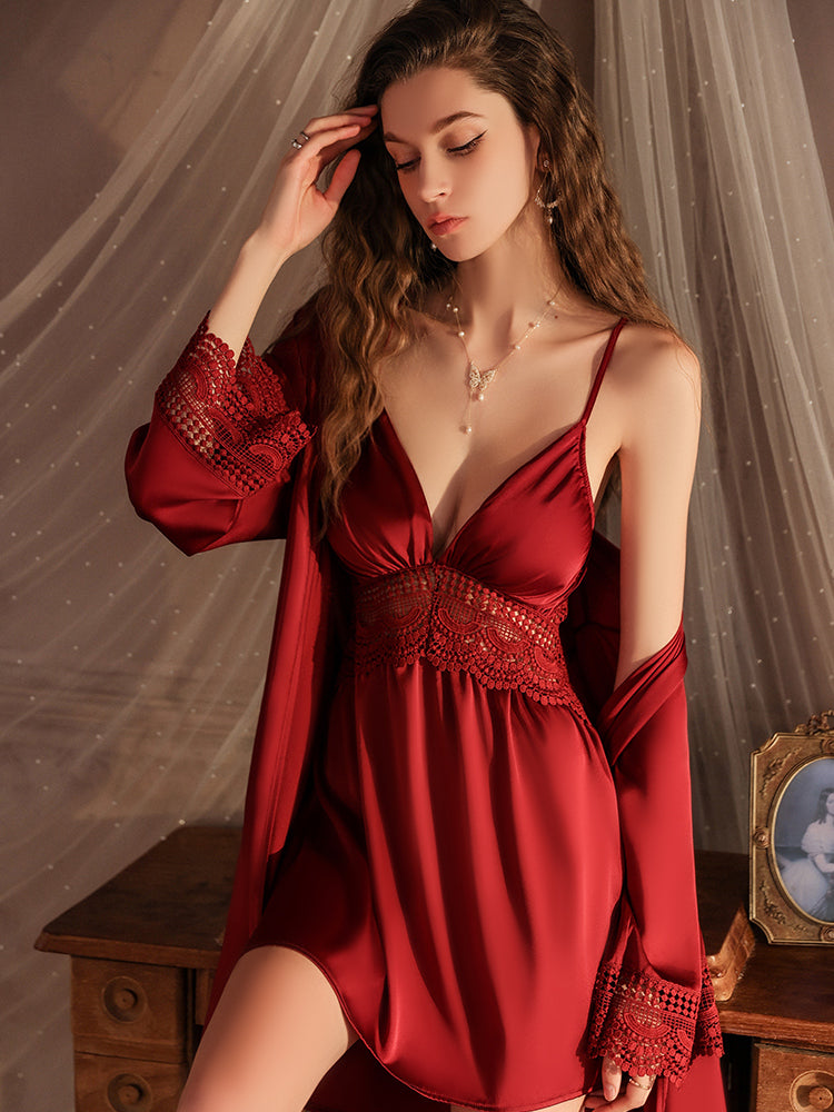 Robe nuisette élégante en satin avec détails en dentelle