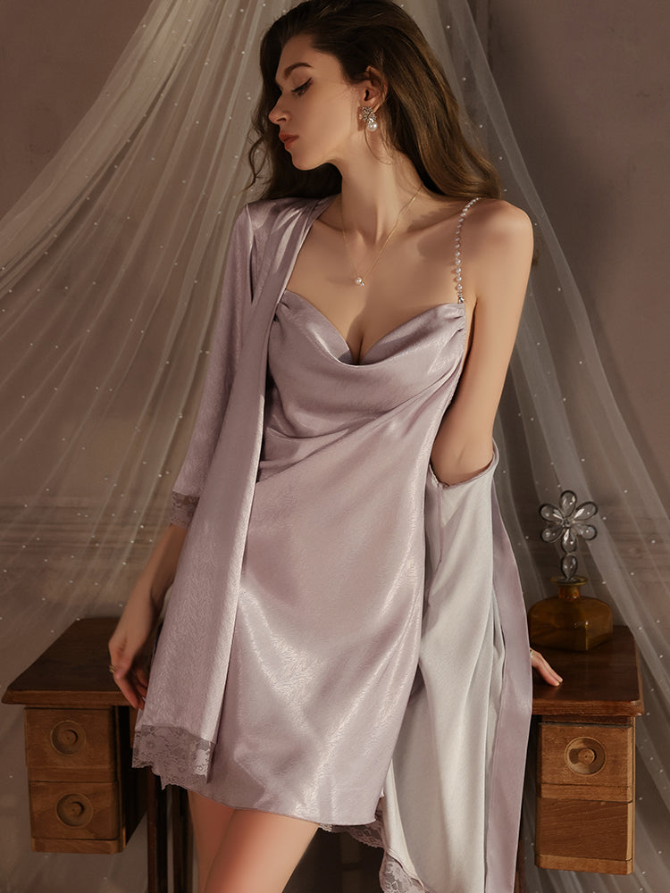 Robe nuisette en satin à bretelles et perles