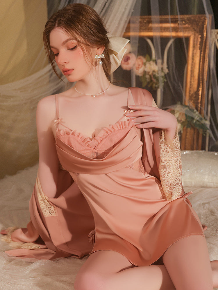 Robe nuisette en satin au charme éthéré