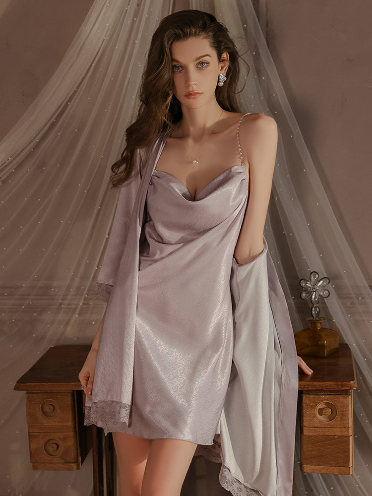 Robe nuisette en satin à bretelles et perles