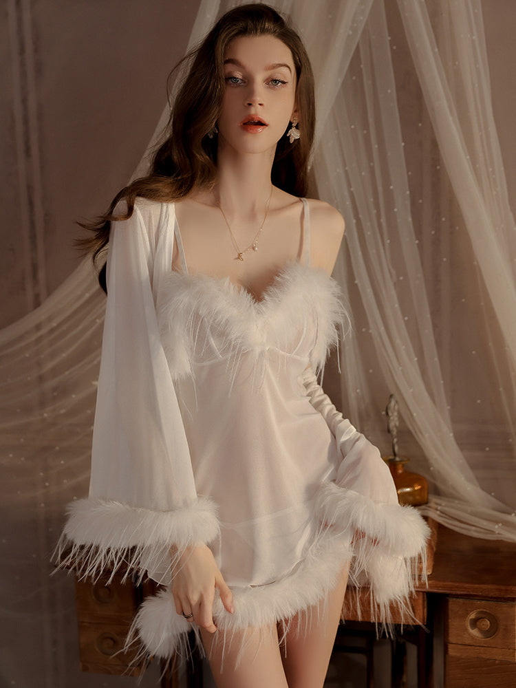 Robe nuisette à bordures en plumes Swan Elegance