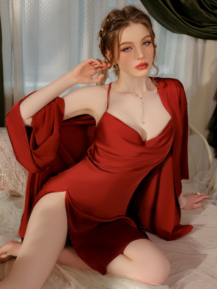 Robe nuisette en satin avec décolleté plongeant