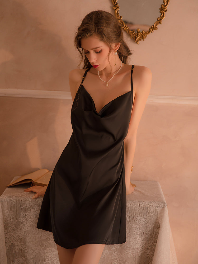 Robe nuisette mi-longue en satin soyeux et élégant