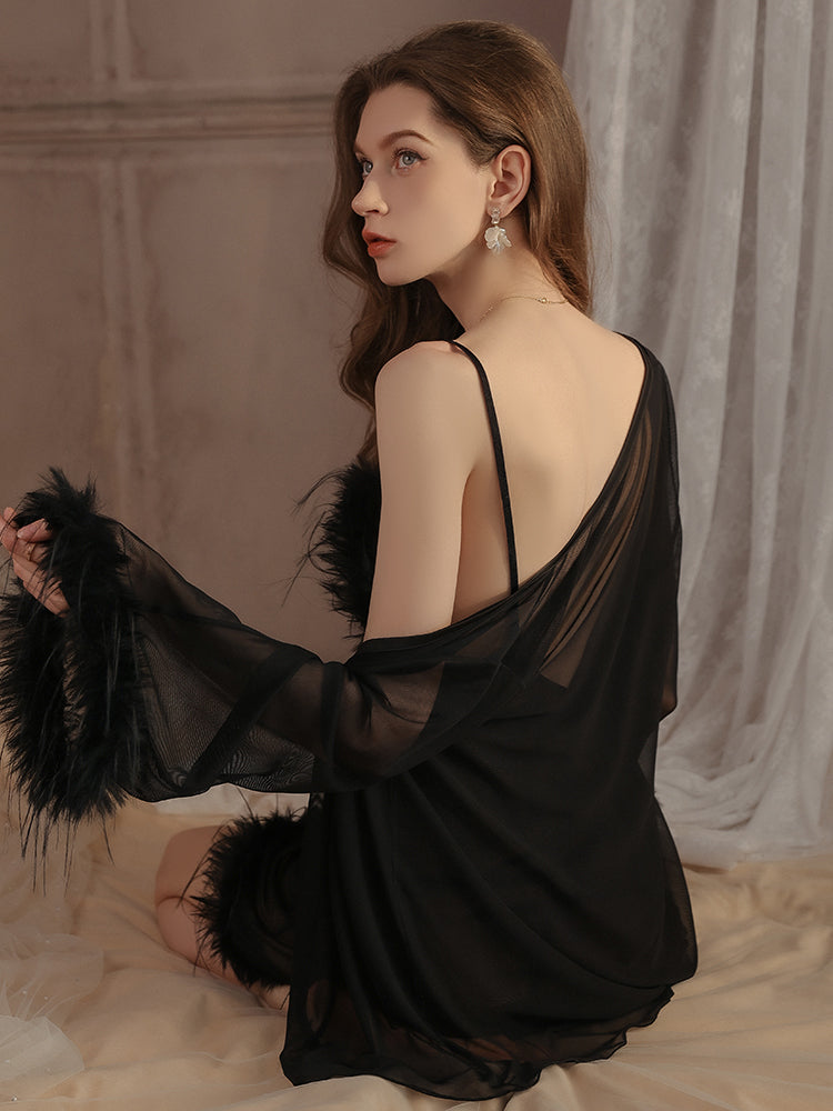 Robe nuisette à bordures en plumes Swan Elegance