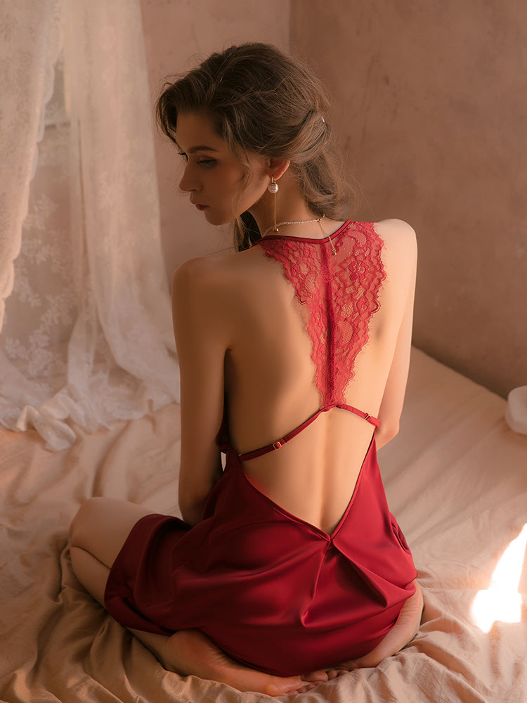 Robe nuisette mi-longue en satin soyeux et élégant