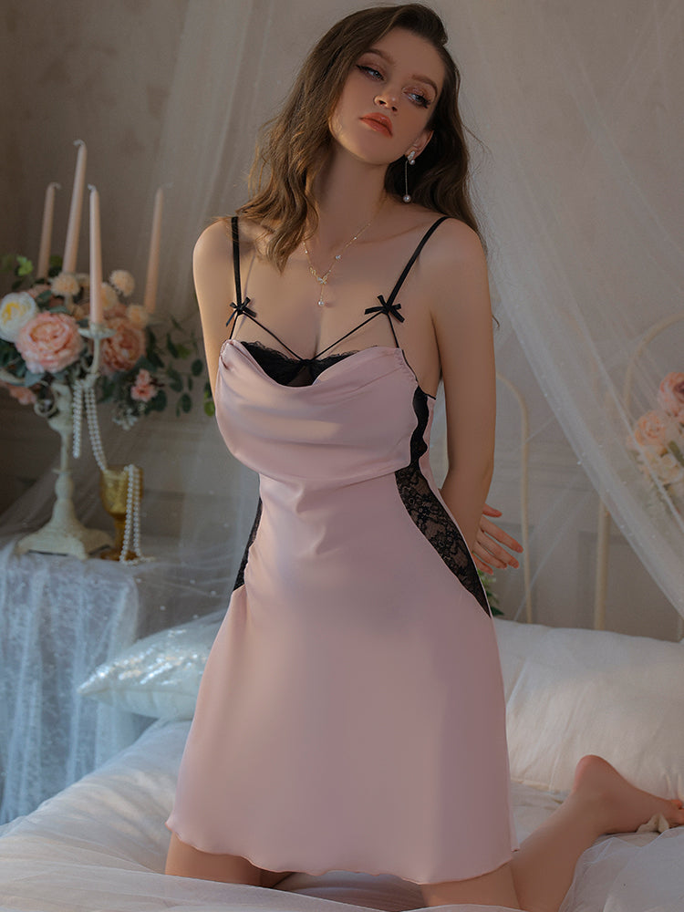 Robe nuisette élégante en satin et dentelle contrastée