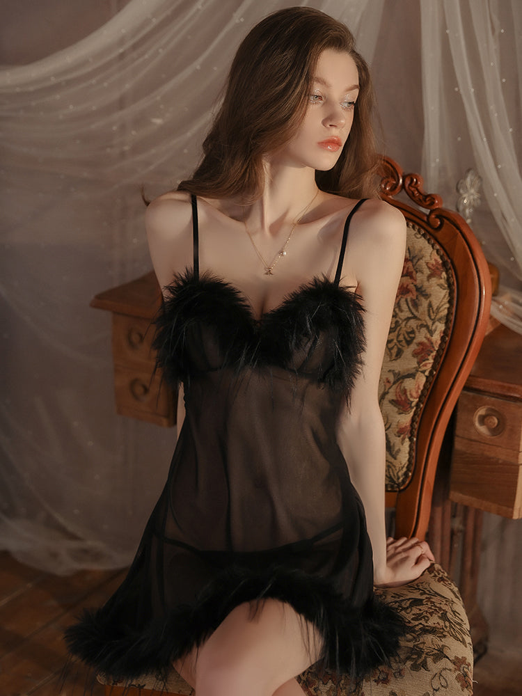 Robe nuisette à bordures en plumes Swan Elegance