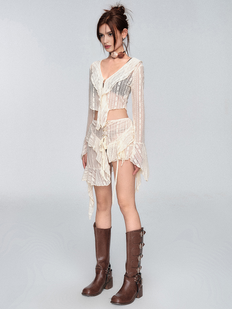 Böhmisches Minikleid mit Schnürung und Cut-Outs