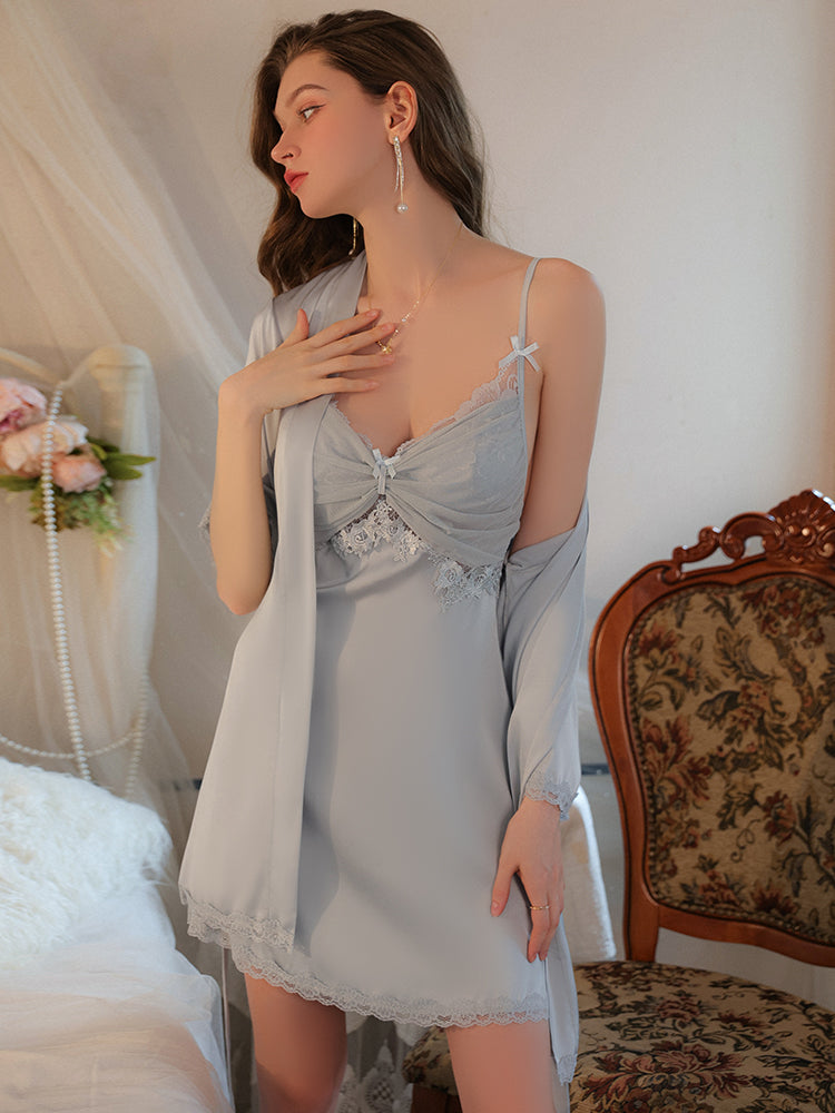 Robe nuisette en satin avec accents de dentelle Radiance