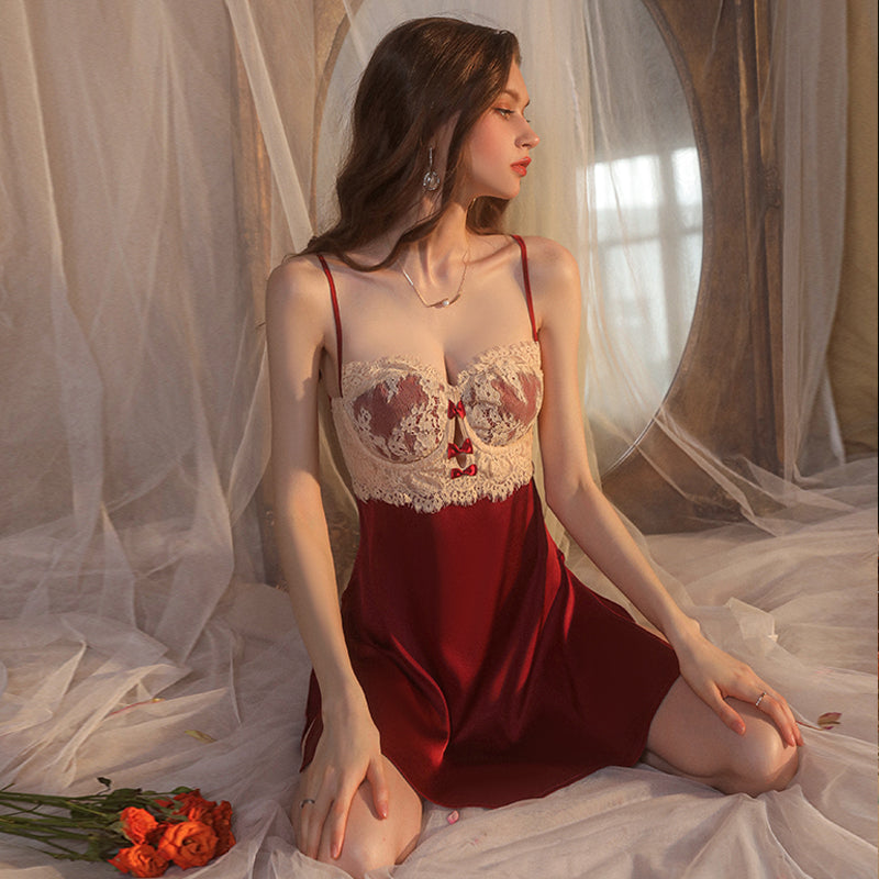 Chemise de nuit en satin Romance avec bordure en dentelle et dos nu 