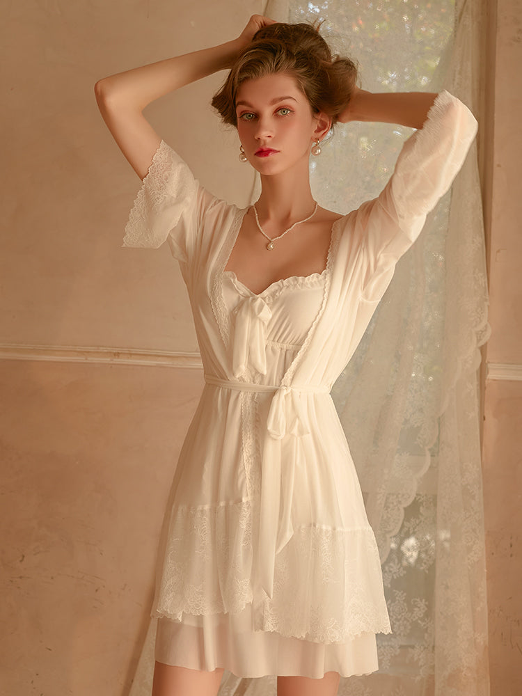 Robe nuisette romantique bordée de dentelle